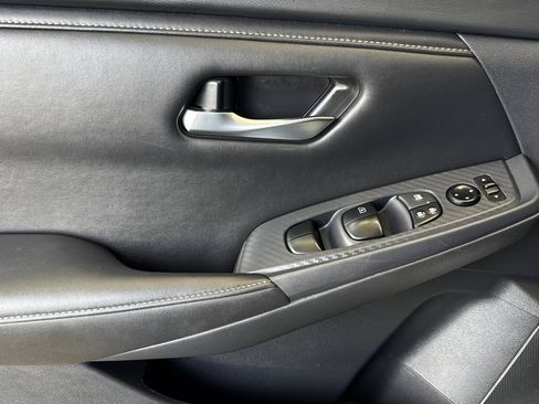 Used 2024 Nissan Sentra SV FWD image 11