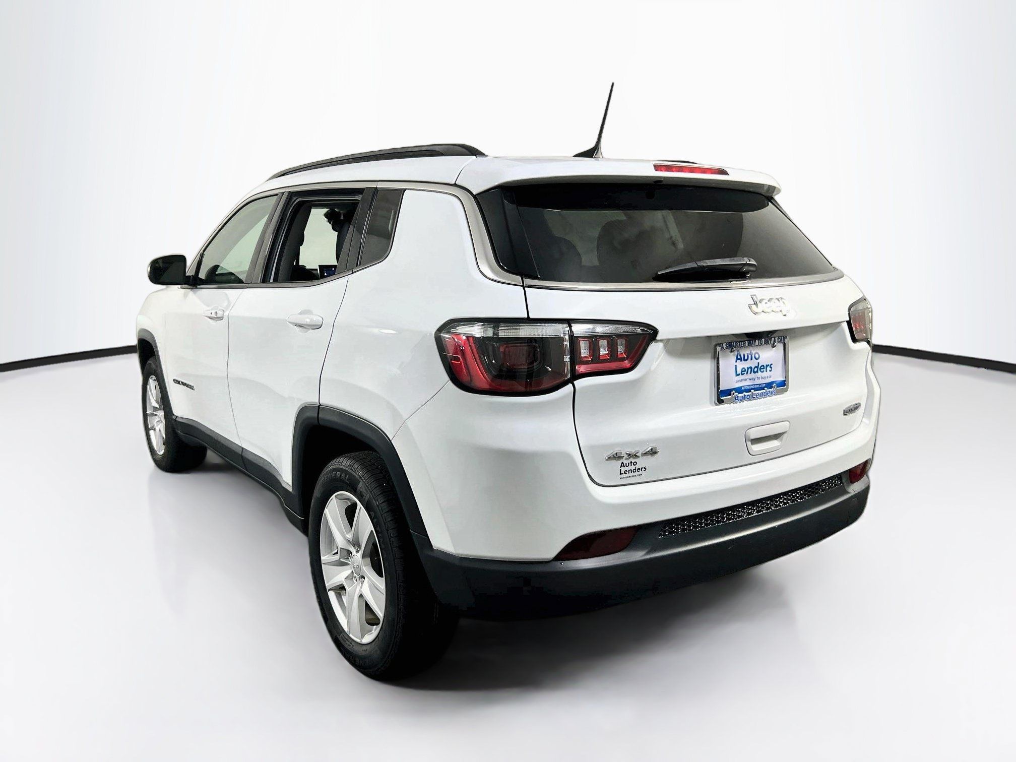 Used 2022 Jeep Compass Latitude w/ Sun and Sound Group AWD/4WD image 7
