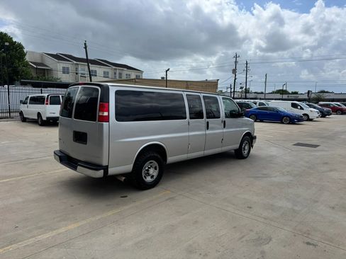Used 2017 Chevrolet Express 3500 LT w/ LT Preferred Equipment Group image 8