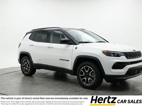 Used 2025 Jeep Compass Trailhawk AWD/4WD image 1