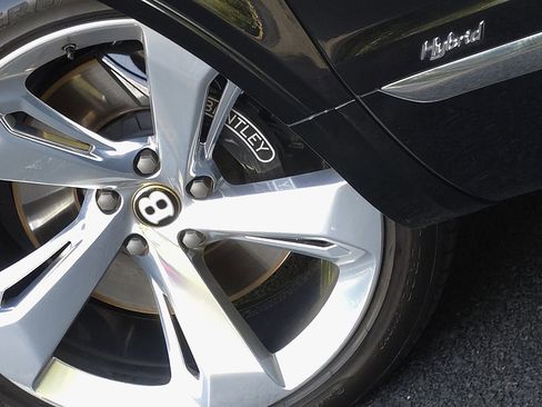 Used 2020 Bentley Bentayga Plug-In Hybrid image 75