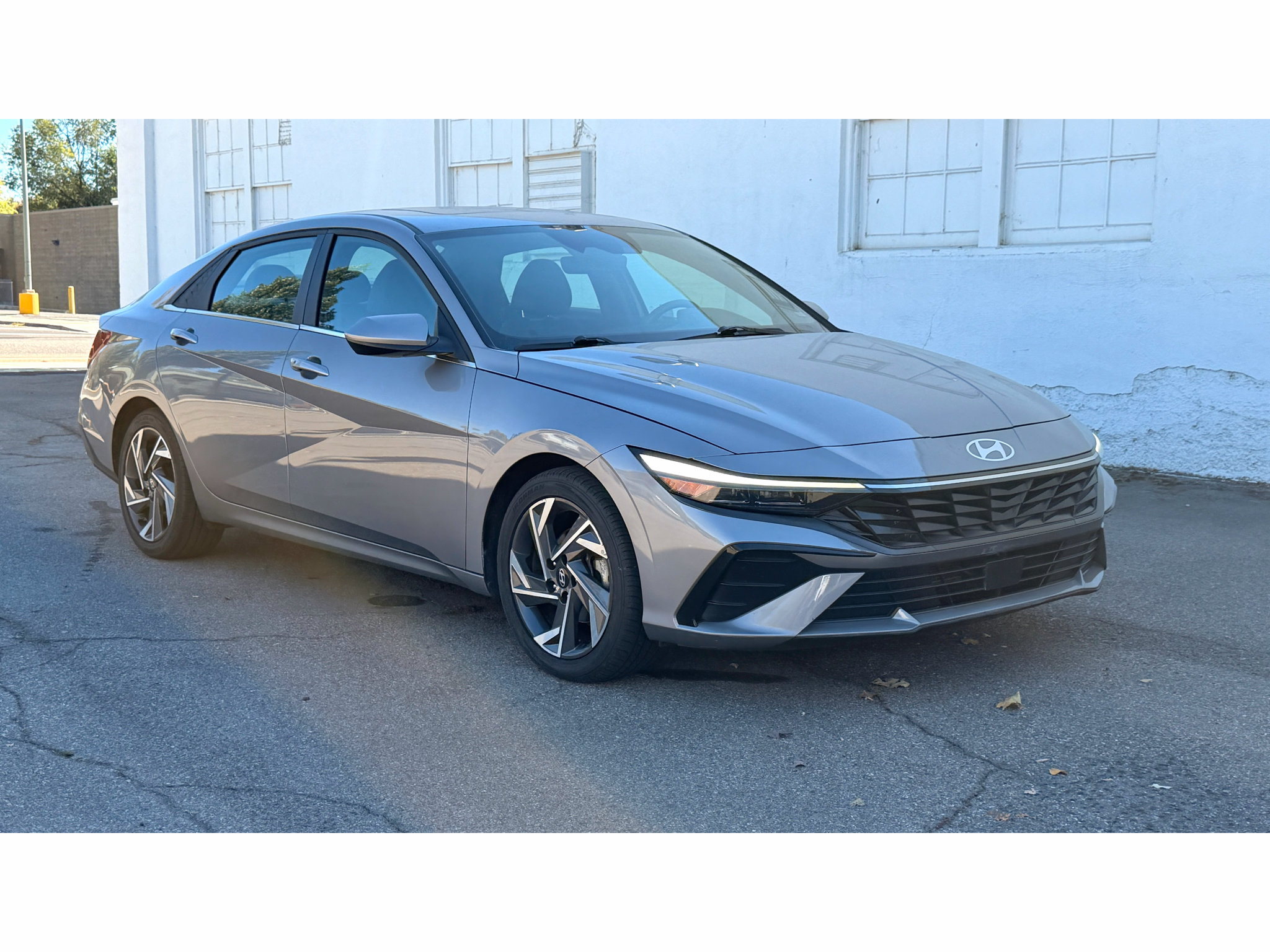 Used 2025 Hyundai Elantra SEL FWD image 1