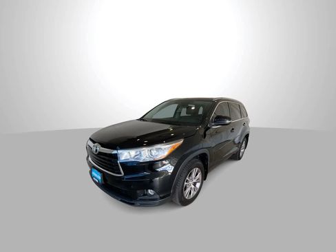 Used 2015 Toyota Highlander XLE image 4