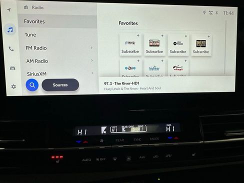 Used 2025 Toyota Sienna XLE image 27