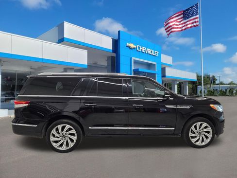 Used 2023 Lincoln Navigator L Reserve AWD/4WD image 7
