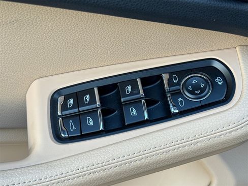 Used 2023 Porsche Macan image 13