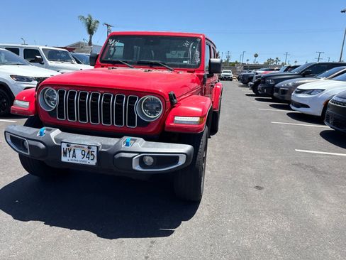 Used 2024 Jeep Wrangler Unlimited Sahara AWD/4WD image 3
