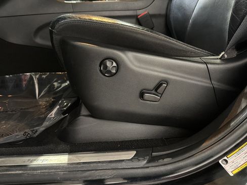 Used 2021 Jeep Grand Cherokee Limited image 20