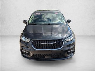 Used 2023 Chrysler Pacifica Touring-L FWD video 2