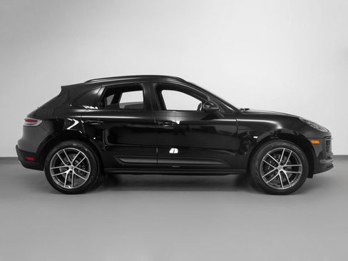 Used 2025 Porsche Macan image 13