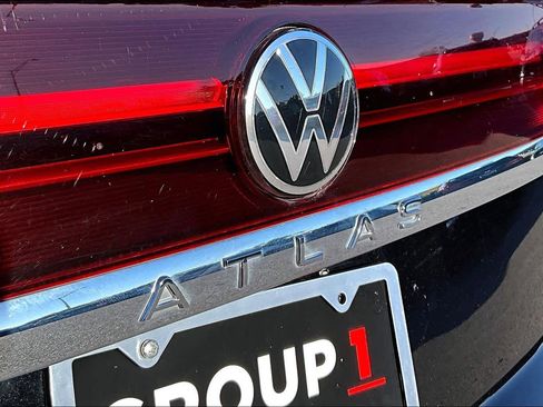 Used 2025 Volkswagen Atlas Cross Sport SE image 30