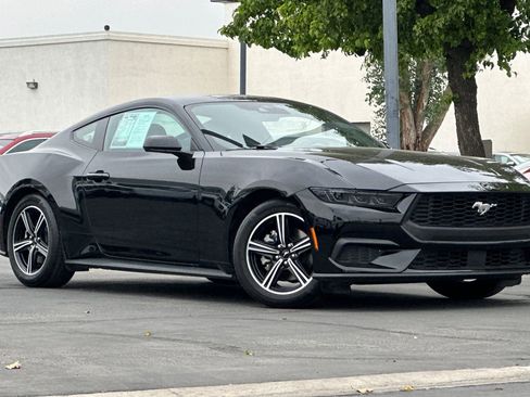Used 2025 Ford Mustang Coupe RWD image 2