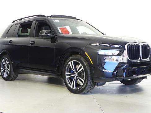 Used 2025 BMW X7 M60i w/ Climate Comfort Package image 4