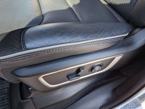 Used 2020 RAM 1500 Laramie AWD/4WD image 10