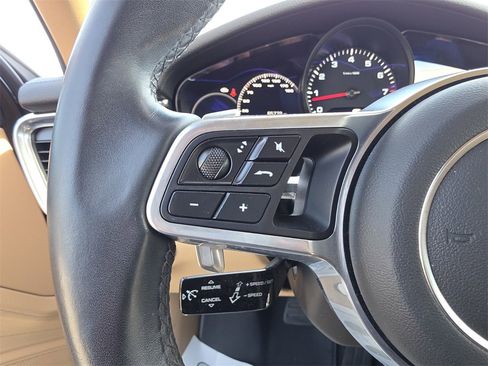 Used 2018 Porsche Panamera 4 image 27