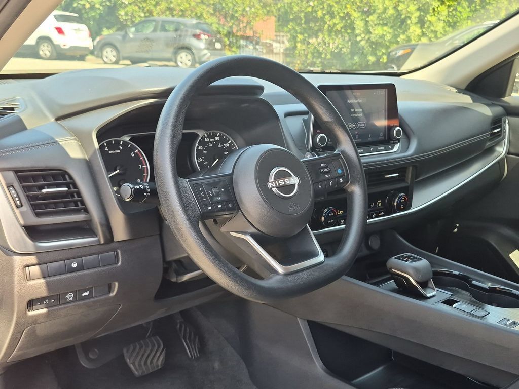 Certified 2024 Nissan Rogue SV FWD image 14