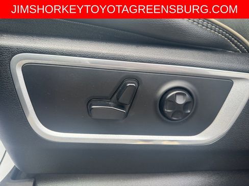 Used 2019 RAM 1500 Laramie AWD/4WD image 13