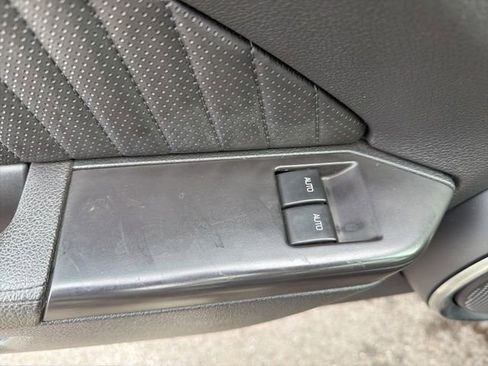 Used 2011 Ford Mustang Shelby GT500 w/ SVT Performance Pkg image 19