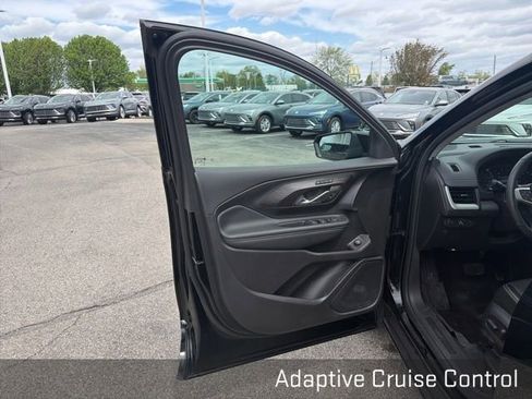 Used 2024 GMC Terrain SLT w/ Elevation Edition image 31