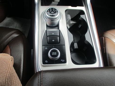 Used 2021 Ford Explorer King Ranch w/ Premium Technology Package image 10