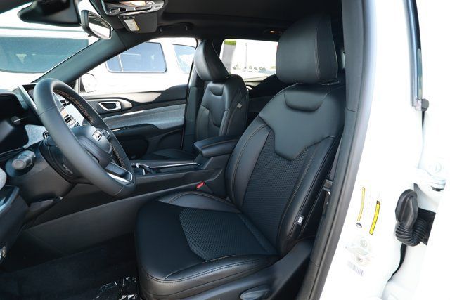 New 2026 Jeep Compass Latitude AWD/4WD image 25
