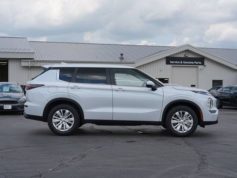 New 2026 Mitsubishi Outlander ES AWD/4WD image 2