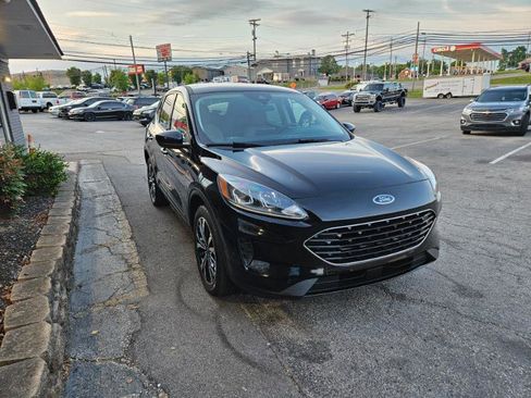 Used 2021 Ford Escape SE w/ SE Sport Appearance Package AWD/4WD image 4
