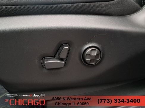 New 2026 Chrysler Pacifica Select w/ S Appearance Package FWD image 25