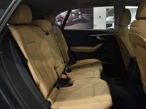 Used 2025 Audi Q8 Premium Plus w/ Premium Plus Package image 32