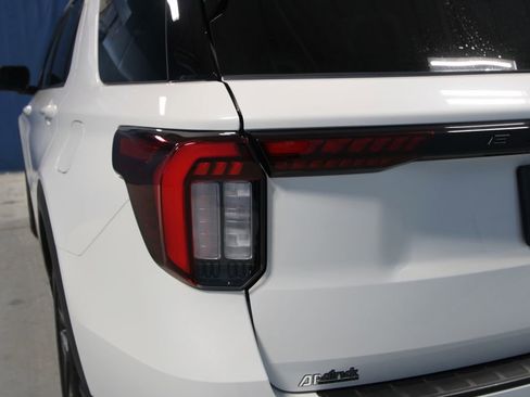 Used 2025 Ford Explorer ST AWD/4WD image 42
