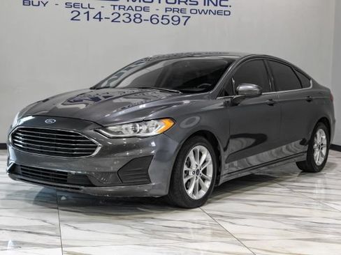 Used 2020 Ford Fusion SE FWD image 2