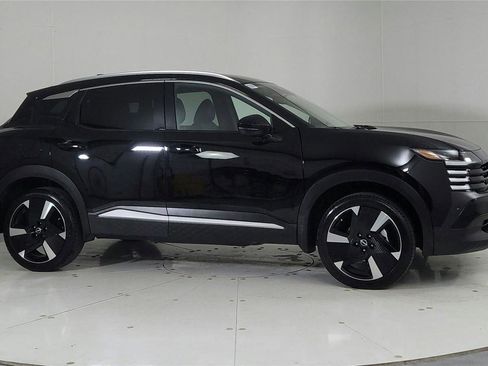 Certified 2025 Nissan Kicks SR FWD image 8