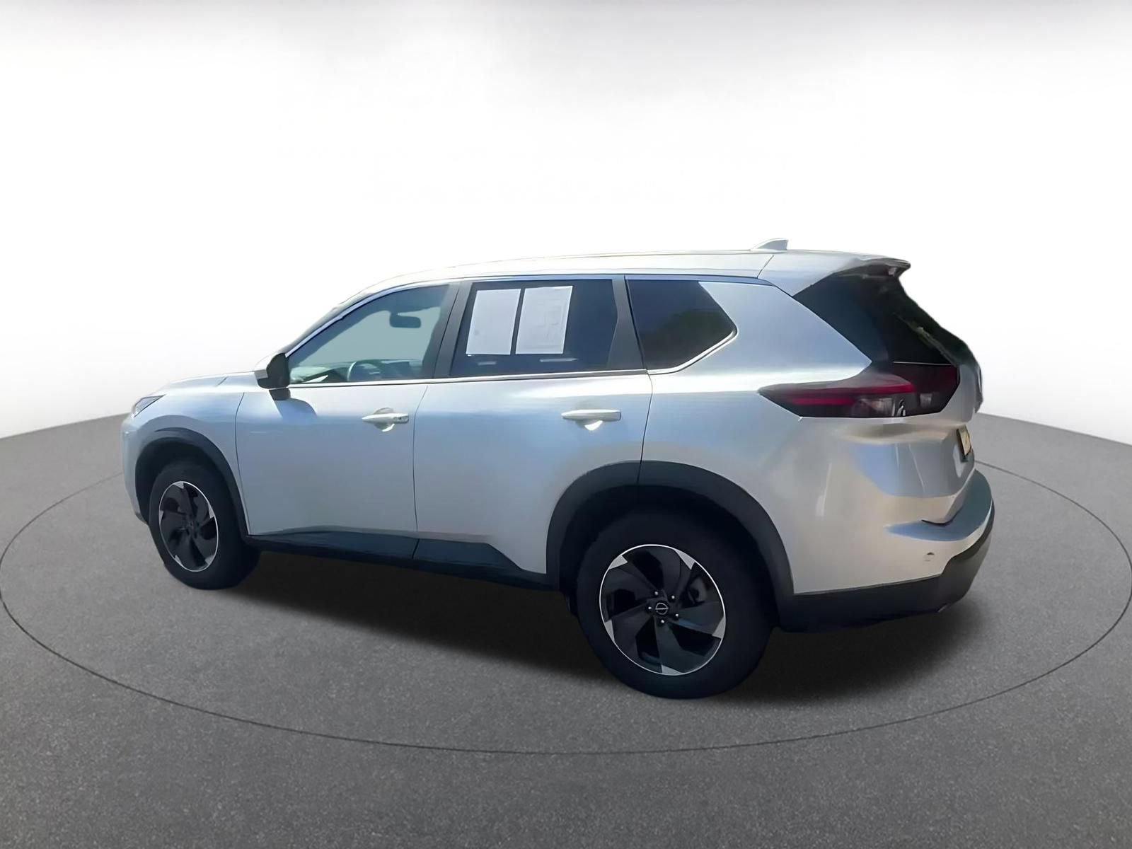 Used 2025 Nissan Rogue SV AWD/4WD image 9