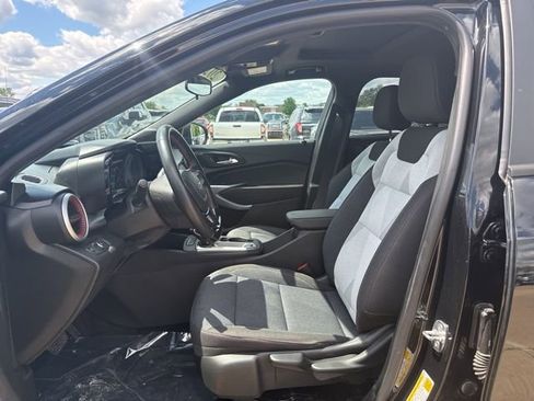 Used 2024 Chevrolet Trax RS w/ Sunroof Package FWD image 12