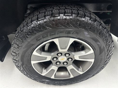 Used 2018 Chevrolet Colorado Z71 AWD/4WD image 16