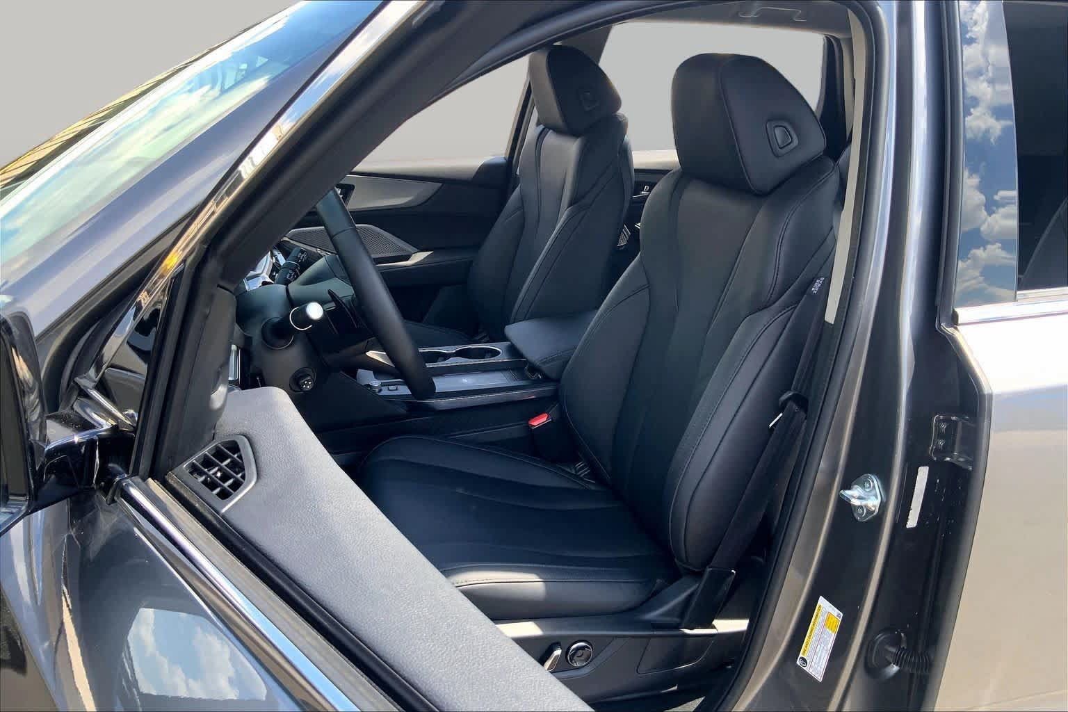 Used 2025 Acura MDX FWD image 8