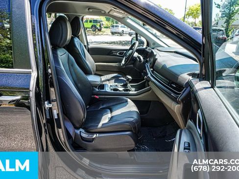 Used 2025 Kia Carnival FWD image 24