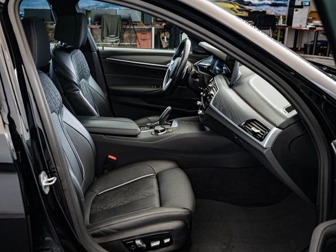 Used 2023 BMW M550i xDrive w/ Executive Package image 23