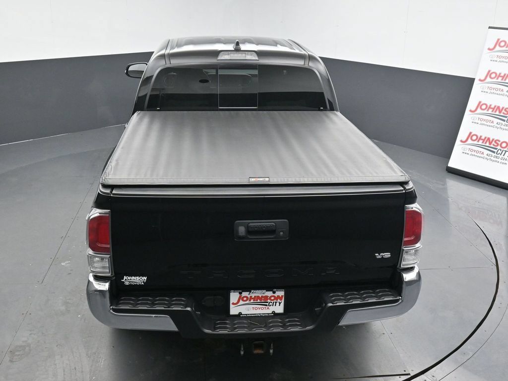 Used 2022 Toyota Tacoma TRD Off-Road AWD/4WD image 31