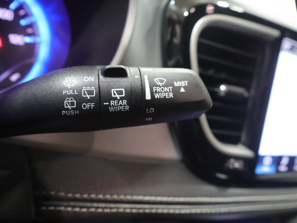 Used 2023 Chrysler Pacifica Touring-L w/ Uconnect Theater Family Group FWD image 35
