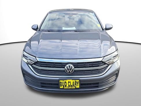 Used 2024 Volkswagen Jetta SE image 2