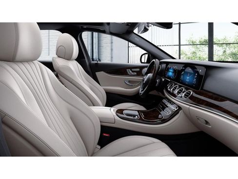 Certified 2022 Mercedes-Benz E 350 4MATIC Sedan image 4