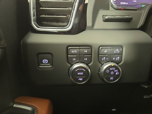 Used 2024 GMC Sierra 2500 Denali Ultimate w/ LPO, GMC Protection Package image 29