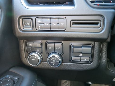 Used 2022 GMC Yukon SLE w/ Max Trailering Package image 26