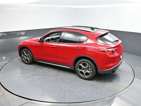 Used 2023 Alfa Romeo Stelvio Ti image 39