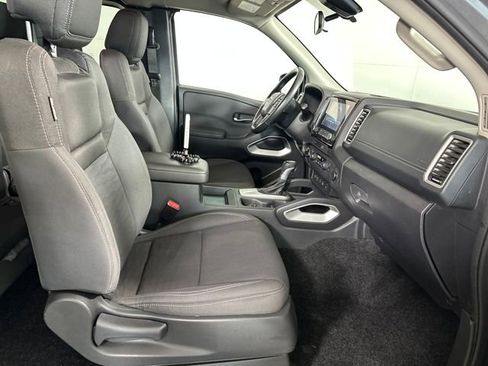 Used 2024 Nissan Frontier SV w/ SV Convenience Package image 28