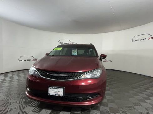 Used 2021 Chrysler Voyager Lxi FWD image 3