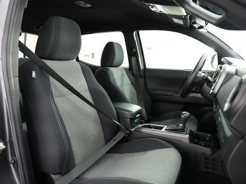 Used 2022 Toyota Tacoma TRD Sport w/ Technology Package image 50