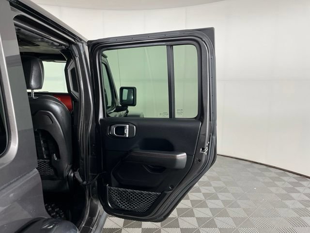 Used 2018 Jeep Wrangler Unlimited Rubicon w/ Dual Top Group AWD/4WD image 43