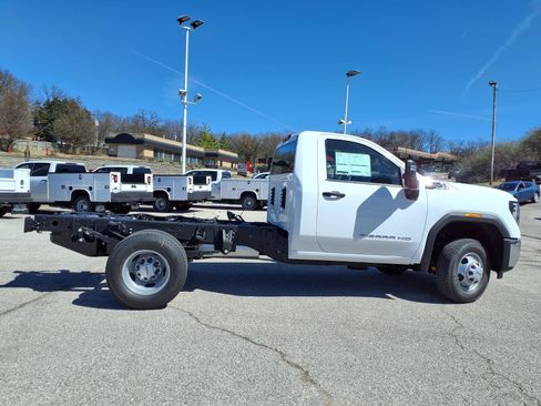 New 2026 GMC Sierra 3500 Pro w/ Snow Plow Prep Package image 18